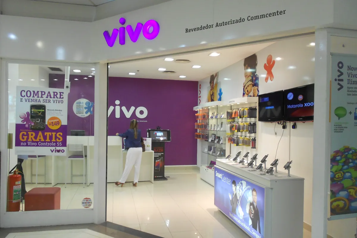 A Vivo store front in a mall, with the purple name lit up over the door