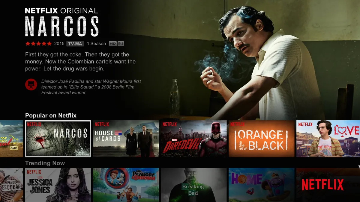 A tela inicial da Netflix em 2016, com um destaque grande em cima e fileiras de capas embaixo